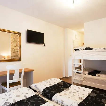 Tajra Nur موستار